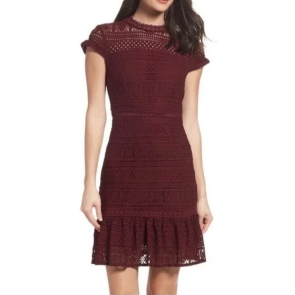 Foxiedox Ellie Lace Open Back Cocktail Dress in Red Wine Size Large